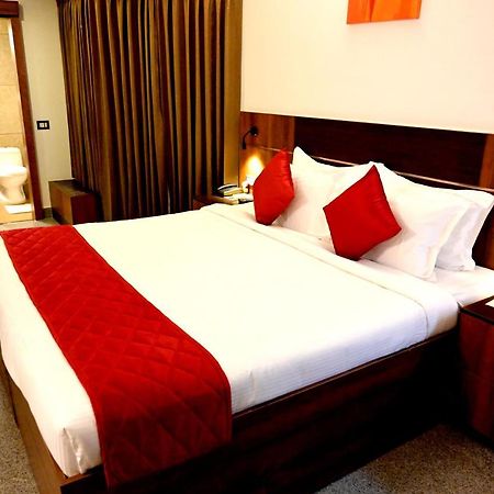 Hotel Thamburu International Thiruvananthapuram Exterior photo