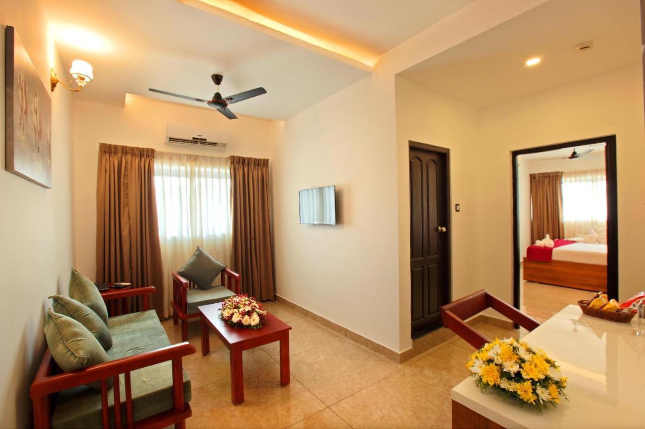 Hotel Thamburu International Thiruvananthapuram Exterior photo