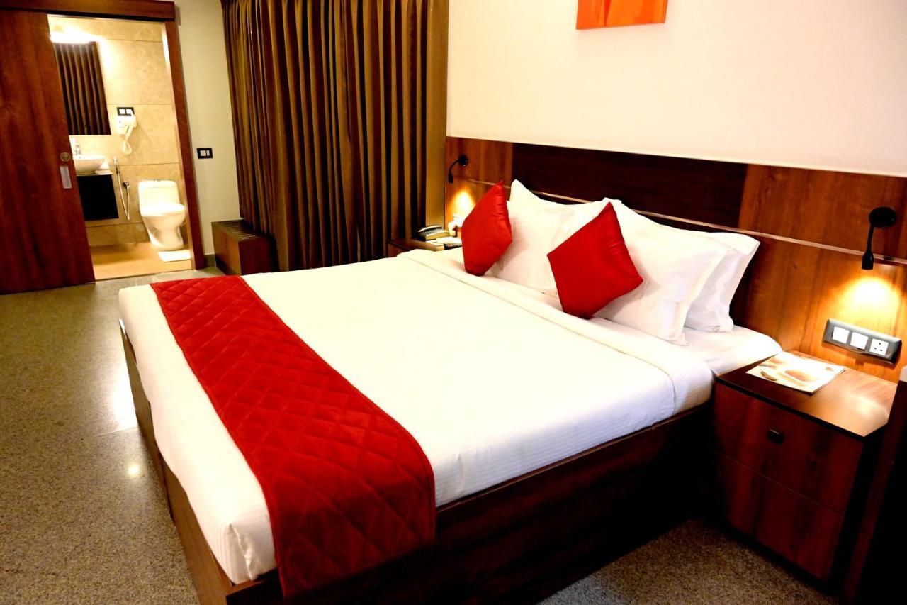 Hotel Thamburu International Thiruvananthapuram Exterior photo